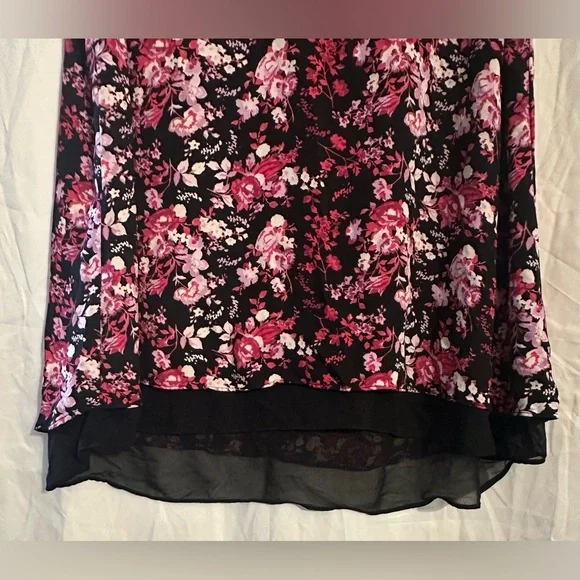 Cato Women’s Floral V-Neck Sleeveless Tank Top size Large Pink and black - Picture 4 of 9